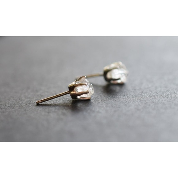 Sterling silver stud earrings, alternative diamond, uncut natural gemstones - Picture 3 of 4